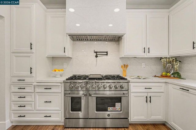 1172 Flowerwood Pl, Walnut Creek, CA 94598