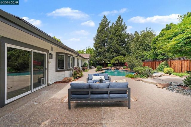1172 Flowerwood Pl, Walnut Creek, CA 94598