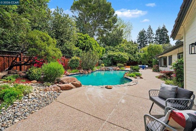 1172 Flowerwood Pl, Walnut Creek, CA 94598