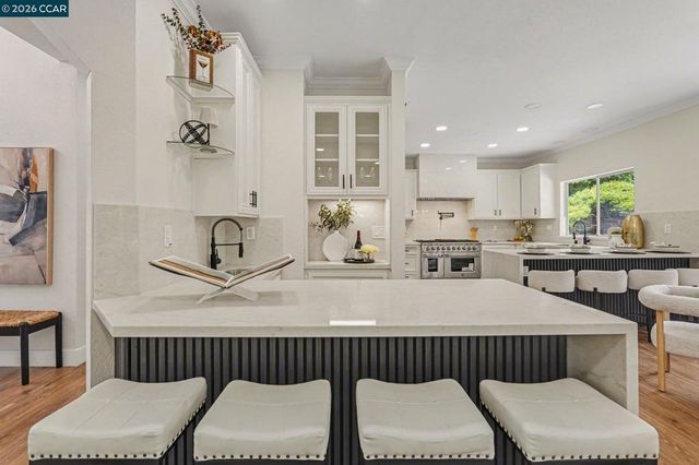 1172 Flowerwood Pl, Walnut Creek, CA 94598