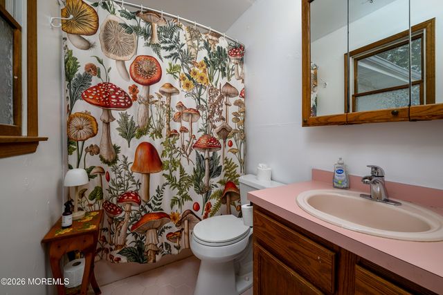 180 Gunwale Road, Manahawkin, NJ 08050