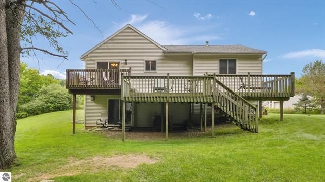 7015 Cedar Highlands Drive, Cedar Springs, MI 49319