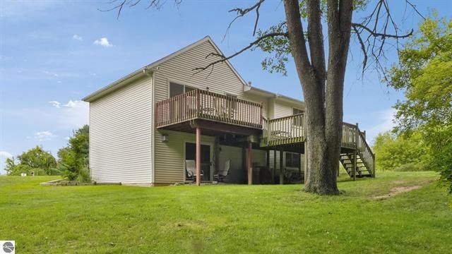 7015 Cedar Highlands Drive, Cedar Springs, MI 49319