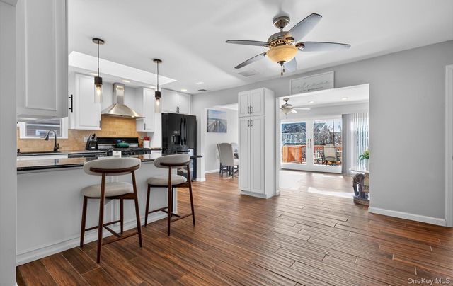 20 Albert Road, Amity Harbor, NY 11701