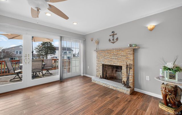 20 Albert Road, Amity Harbor, NY 11701