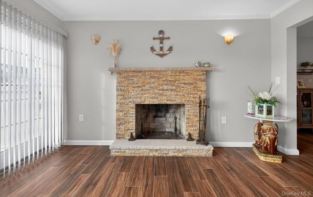 20 Albert Road, Amity Harbor, NY 11701