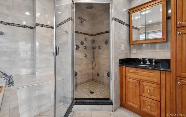 20 Albert Road, Amity Harbor, NY 11701