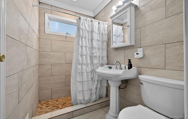 20 Albert Road, Amity Harbor, NY 11701