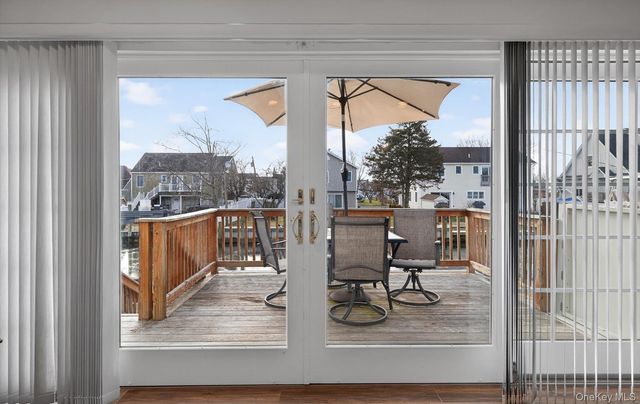 20 Albert Road, Amity Harbor, NY 11701