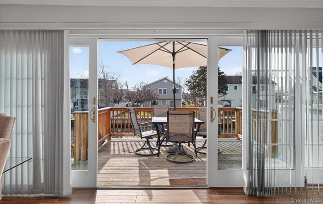 20 Albert Road, Amity Harbor, NY 11701