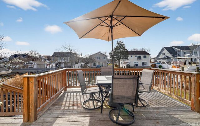 20 Albert Road, Amity Harbor, NY 11701