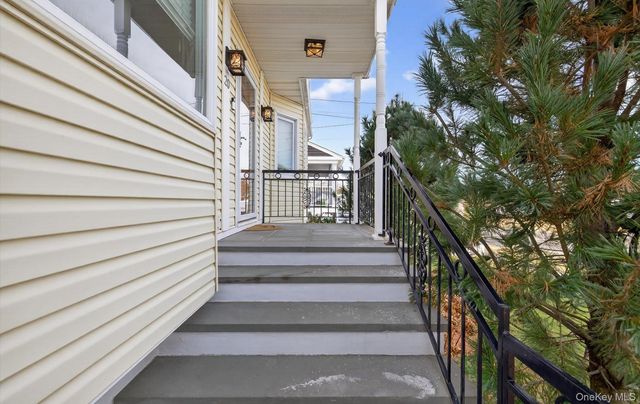 20 Albert Road, Amity Harbor, NY 11701