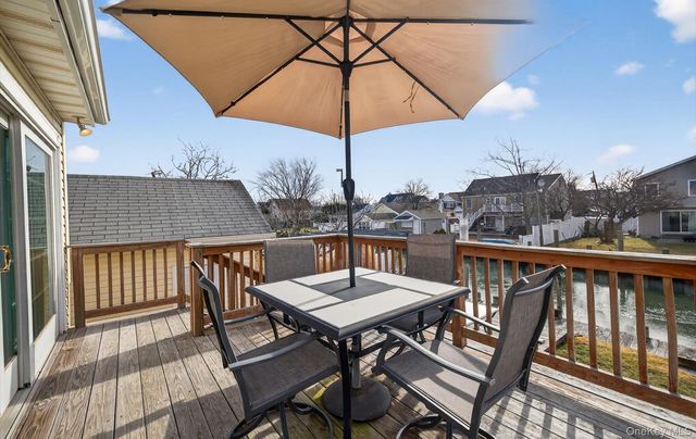 20 Albert Road, Amity Harbor, NY 11701