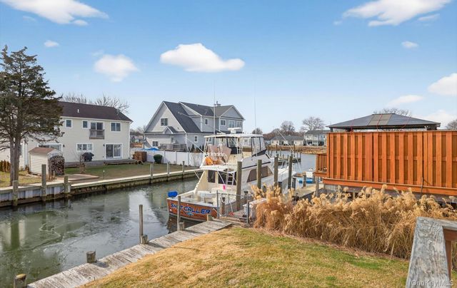 20 Albert Road, Amity Harbor, NY 11701