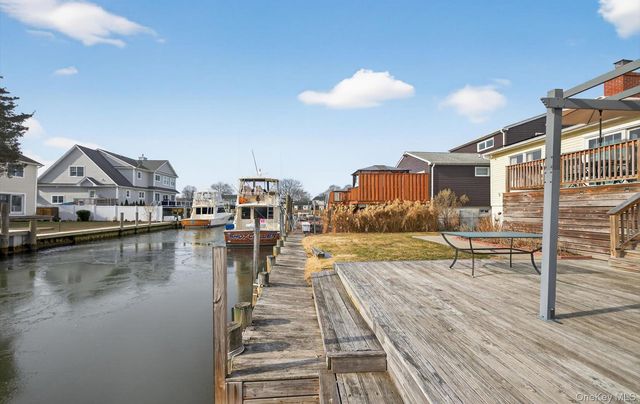 20 Albert Road, Amity Harbor, NY 11701