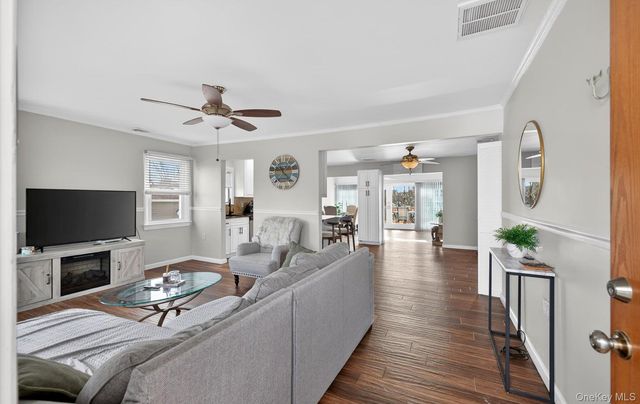 20 Albert Road, Amity Harbor, NY 11701