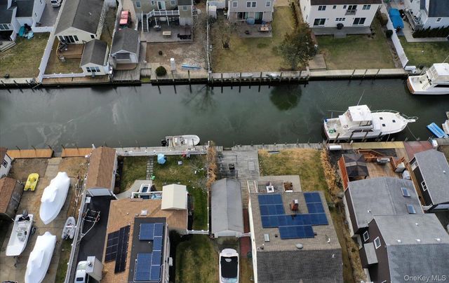 20 Albert Road, Amity Harbor, NY 11701