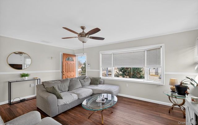 20 Albert Road, Amity Harbor, NY 11701