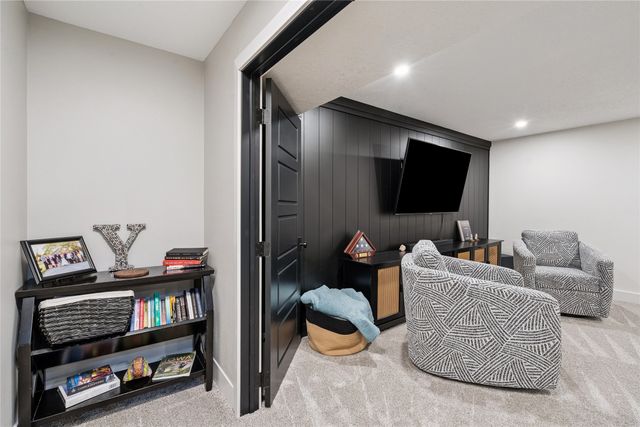 3306 Hawthorn Drive SW, Bondurant, IA 50035