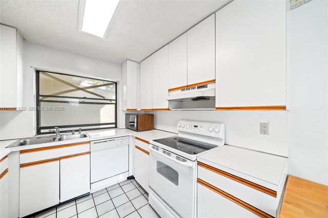 6442 NW 170th Ter, Hialeah, FL 33015