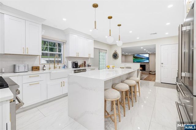 15 Kings Court, Woodcliff Lake, NJ 07677