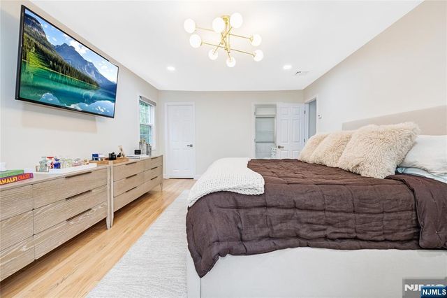 15 Kings Court, Woodcliff Lake, NJ 07677