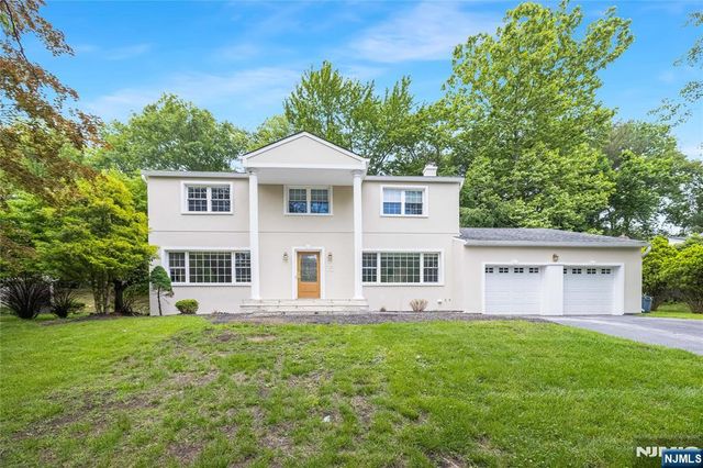 15 Kings Court, Woodcliff Lake, NJ 07677