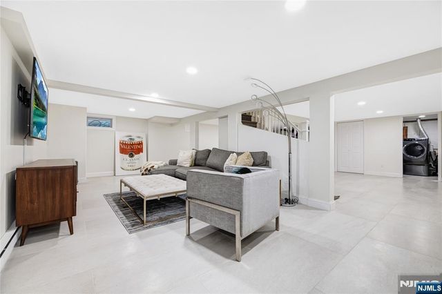 15 Kings Court, Woodcliff Lake, NJ 07677