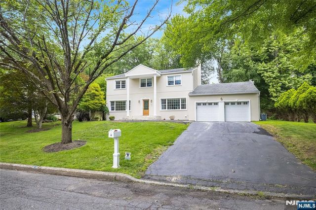 15 Kings Court, Woodcliff Lake, NJ 07677