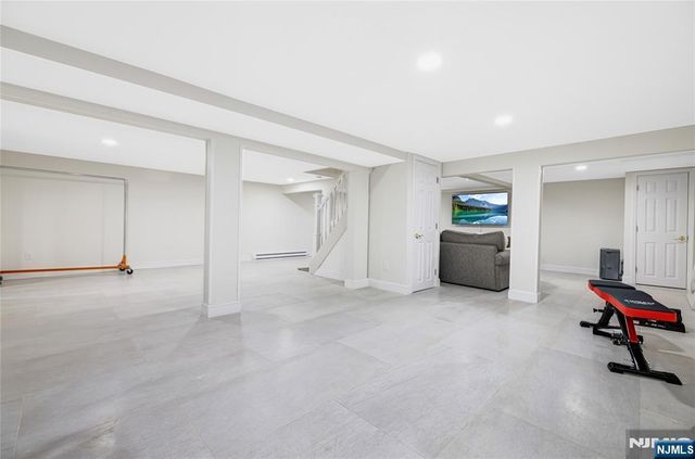 15 Kings Court, Woodcliff Lake, NJ 07677