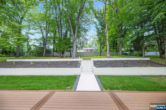 15 Kings Court, Woodcliff Lake, NJ 07677