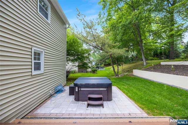 15 Kings Court, Woodcliff Lake, NJ 07677