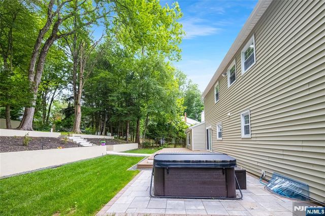 15 Kings Court, Woodcliff Lake, NJ 07677