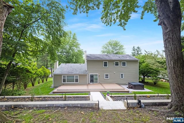 15 Kings Court, Woodcliff Lake, NJ 07677