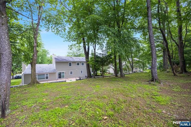 15 Kings Court, Woodcliff Lake, NJ 07677