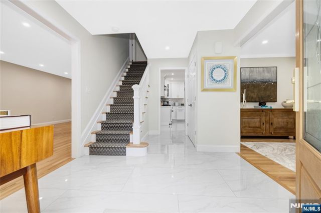 15 Kings Court, Woodcliff Lake, NJ 07677