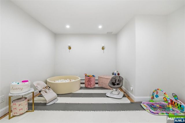 15 Kings Court, Woodcliff Lake, NJ 07677