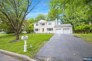 15 Kings Court, Woodcliff Lake, NJ 07677