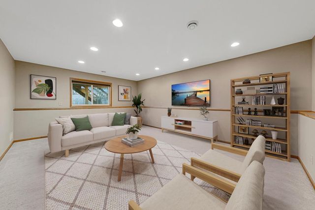 329 Crystal Circle, Mankato, MN 56001