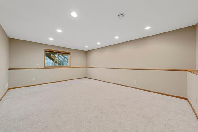 329 Crystal Circle, Mankato, MN 56001