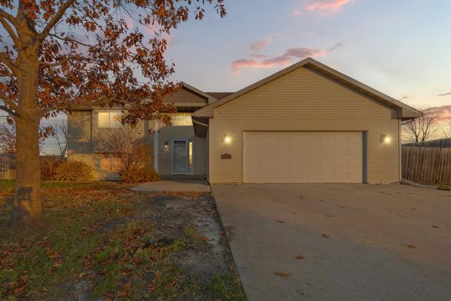 329 Crystal Circle, Mankato, MN 56001