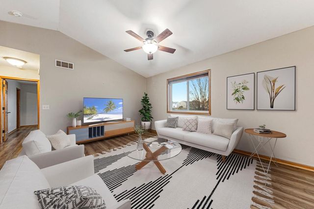 329 Crystal Circle, Mankato, MN 56001