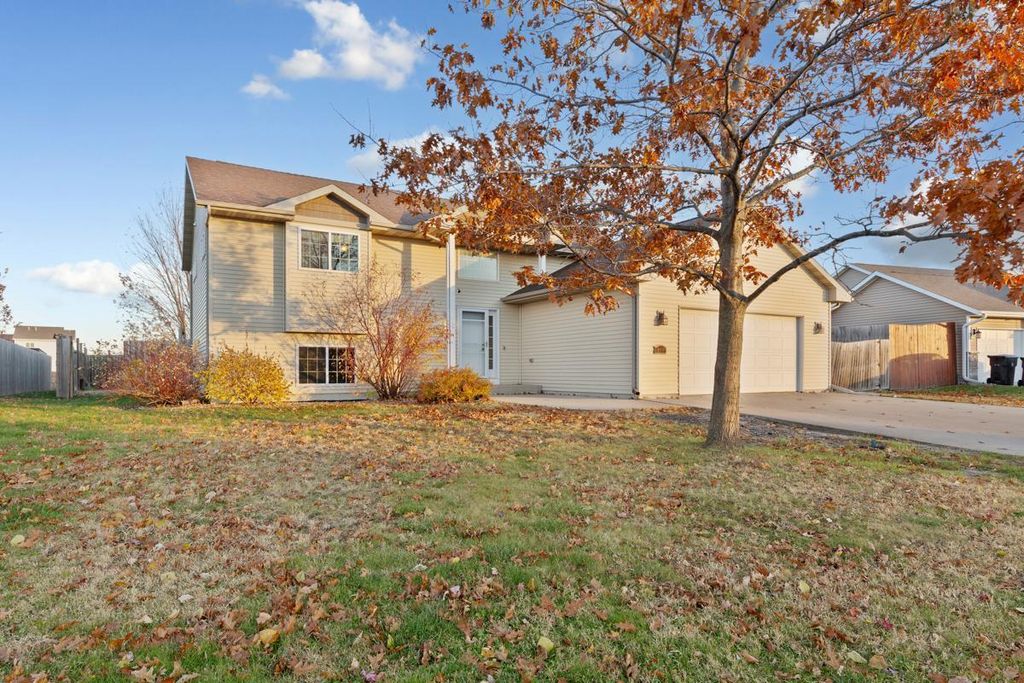 329 Crystal Circle, Mankato, MN 56001