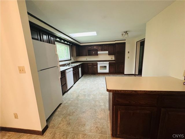 5336 Caughdenoy Road, Clay, NY 13041