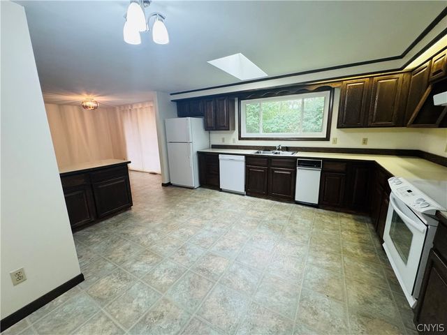 5336 Caughdenoy Road, Clay, NY 13041
