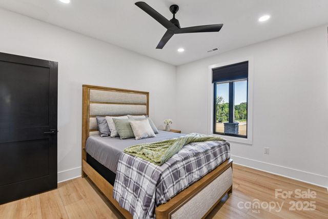 108 Winners Circle 5, Mooresville, NC 28117