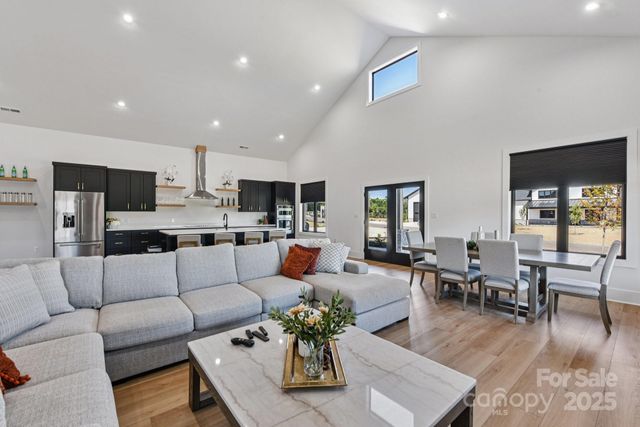 108 Winners Circle 5, Mooresville, NC 28117