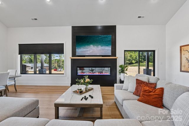 108 Winners Circle 5, Mooresville, NC 28117