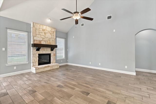 15529 Pioneer Bluff Trail, Fort Worth, TX 76262