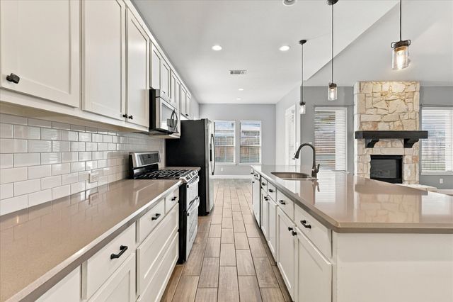 15529 Pioneer Bluff Trail, Fort Worth, TX 76262
